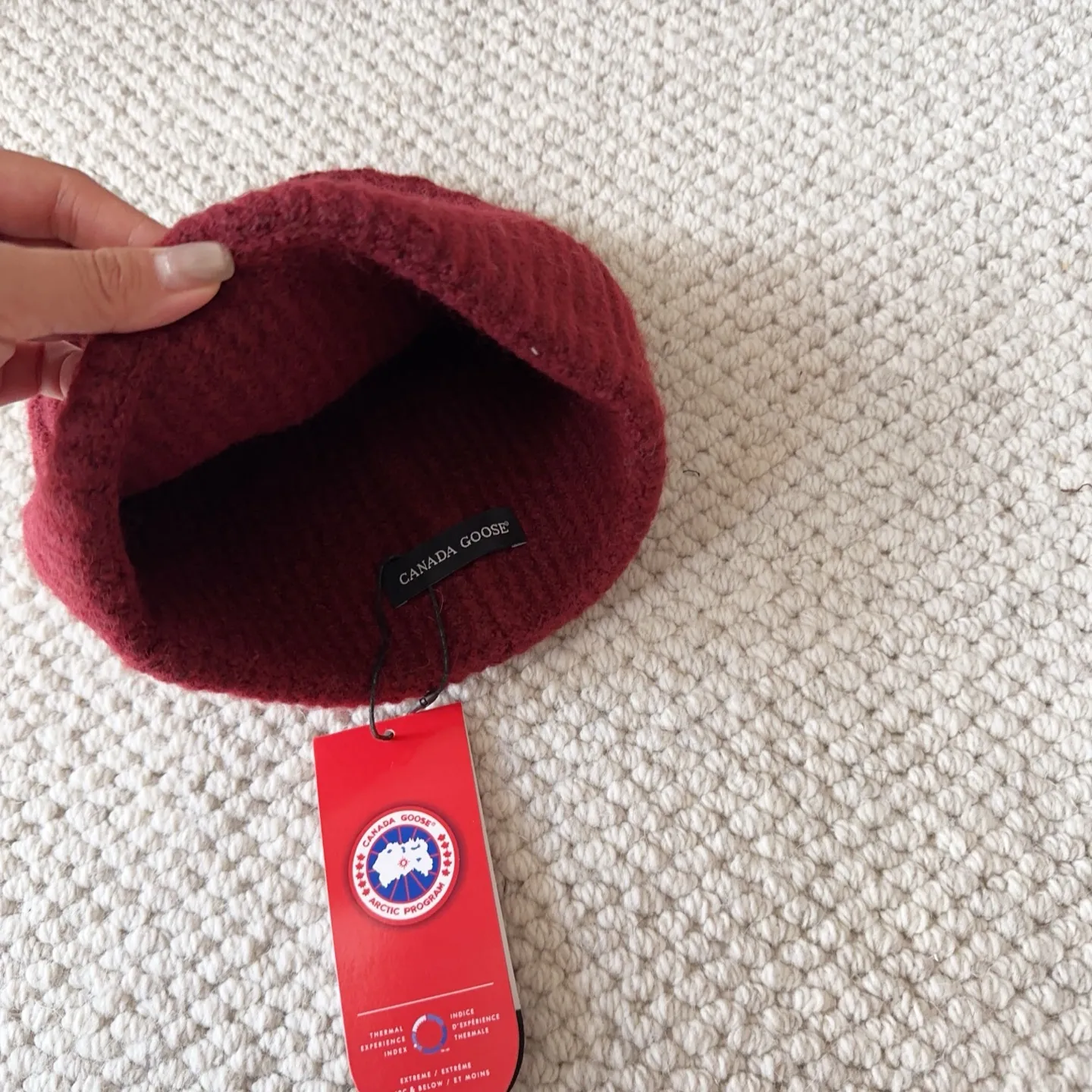 💰60 CANADA GOOSE Canada Goose winter warm cashmere cold hat. Rabbit wool material, thick feel, not easy to deform. Fashionable and versatile couple hat, imported embroidery logo, cashmere cotton yarn, sold in high quality three colors. Head circumference: 55-58cm available